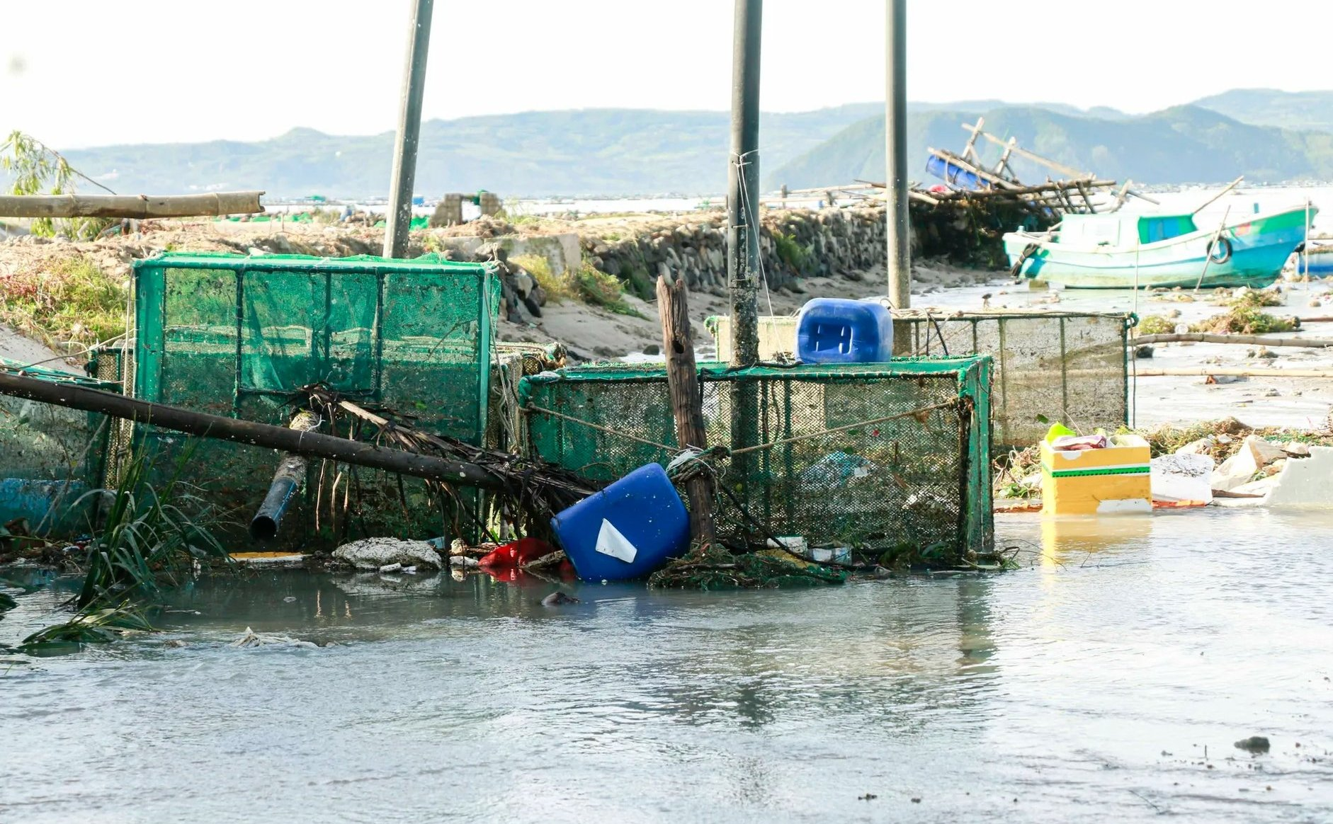 Bão số 13: 17.806 nhà bị sập đổ, tốc mái, 21 tàu bị chìm, thiệt hại 7.050 tỷ đồng